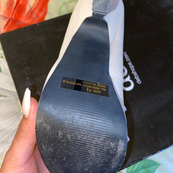 Heels - Picture 4 of 7